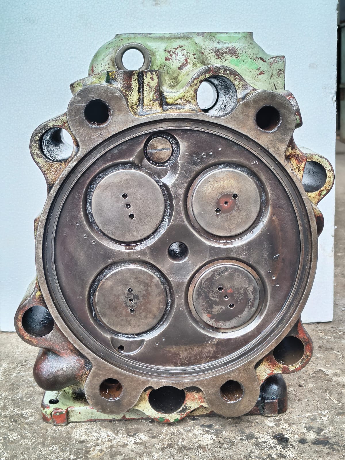 Daihatsu DL20 Cylinder Head