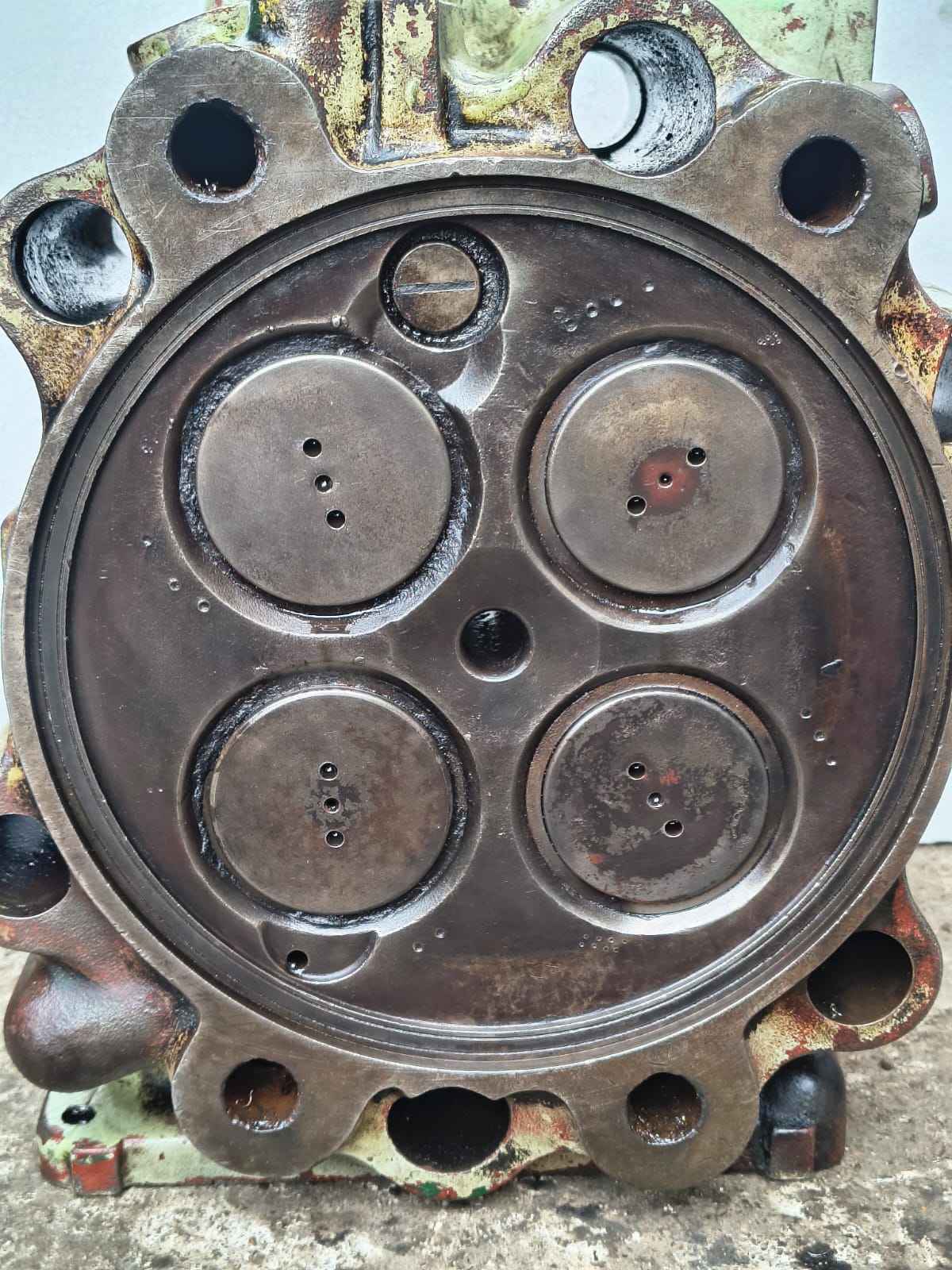 Daihatsu DL20 Cylinder Head