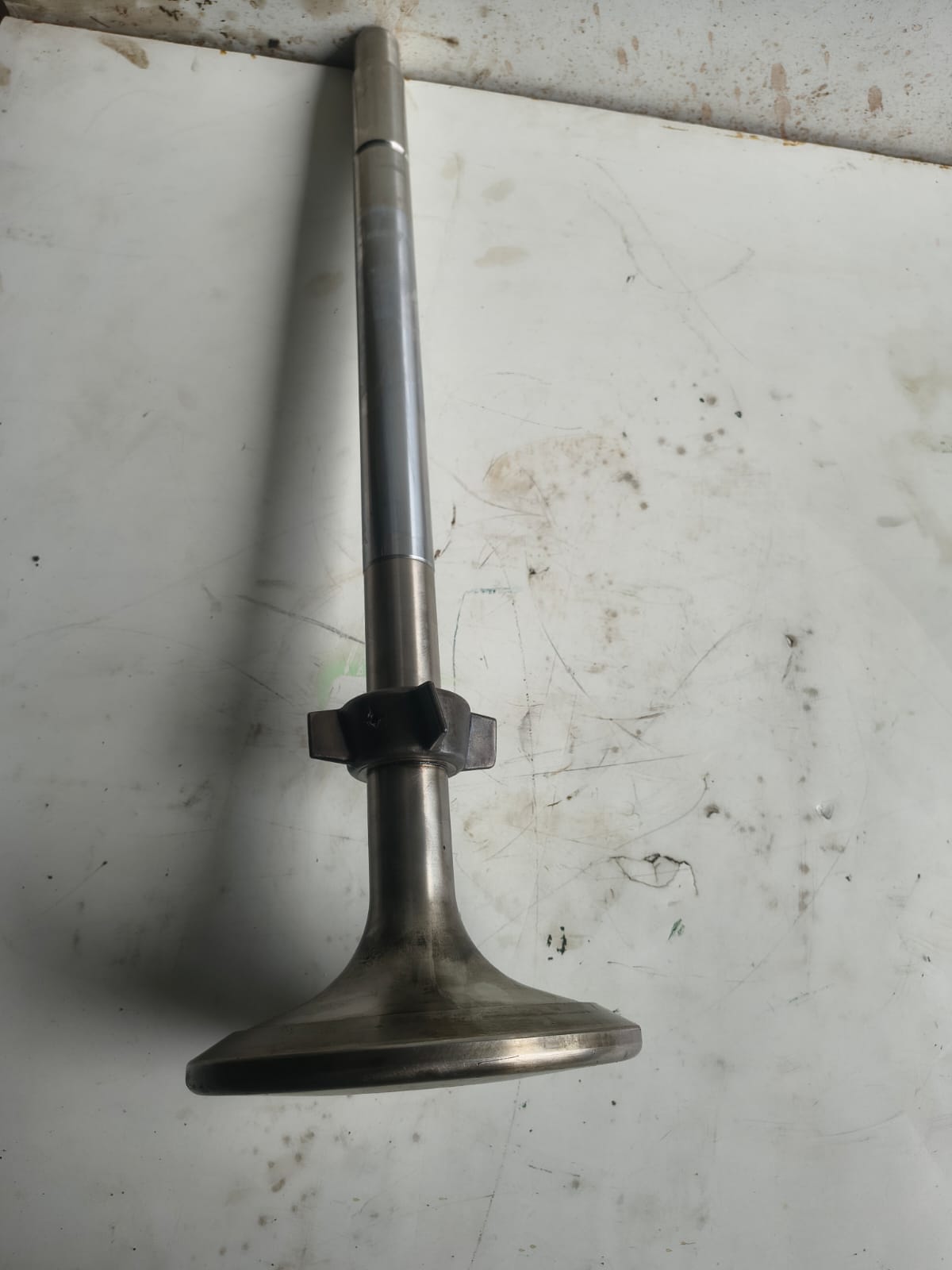 MAN B&W L35MC Valve