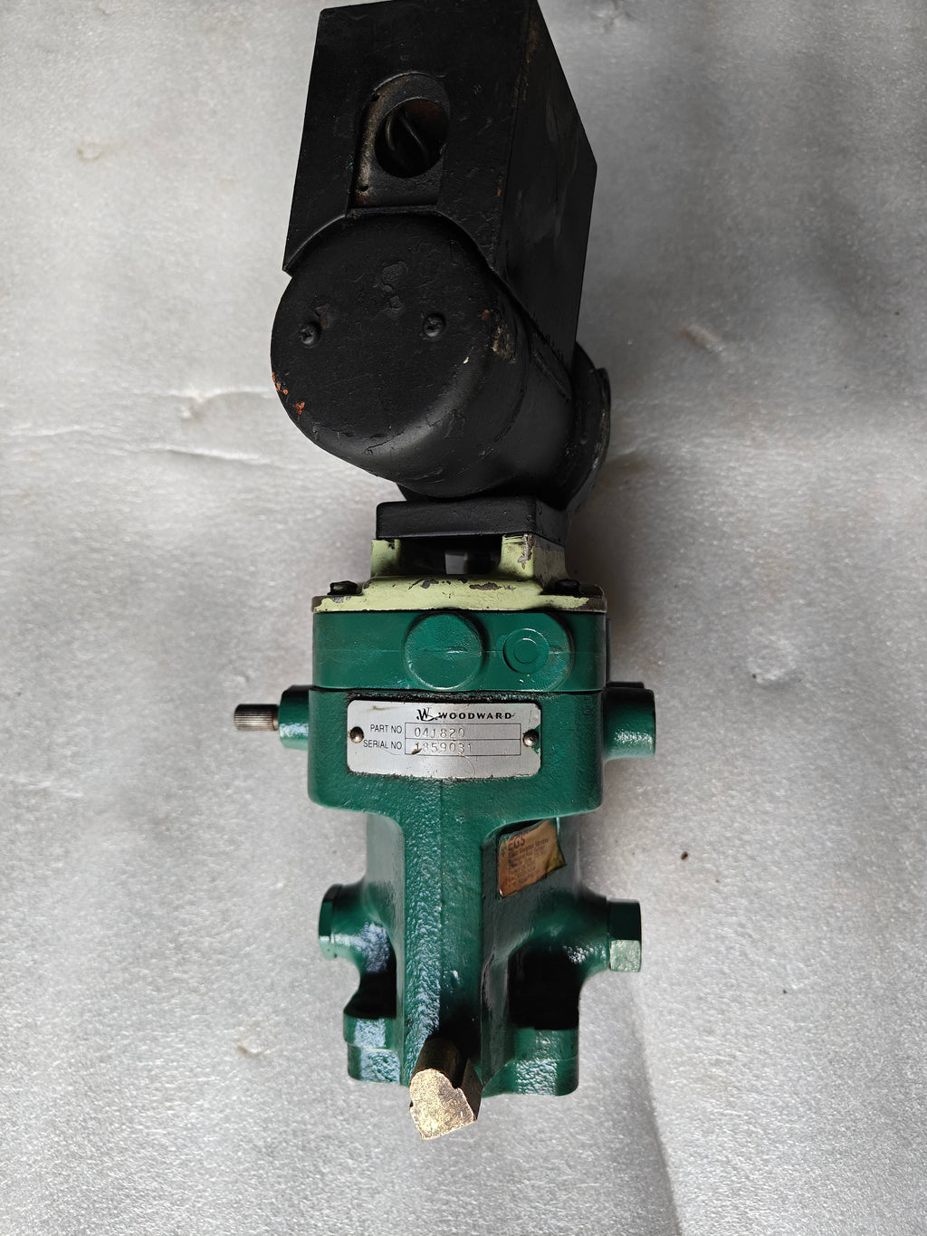 Woodward Governor Part no: 041820 Serial no: 1859031 With Motor