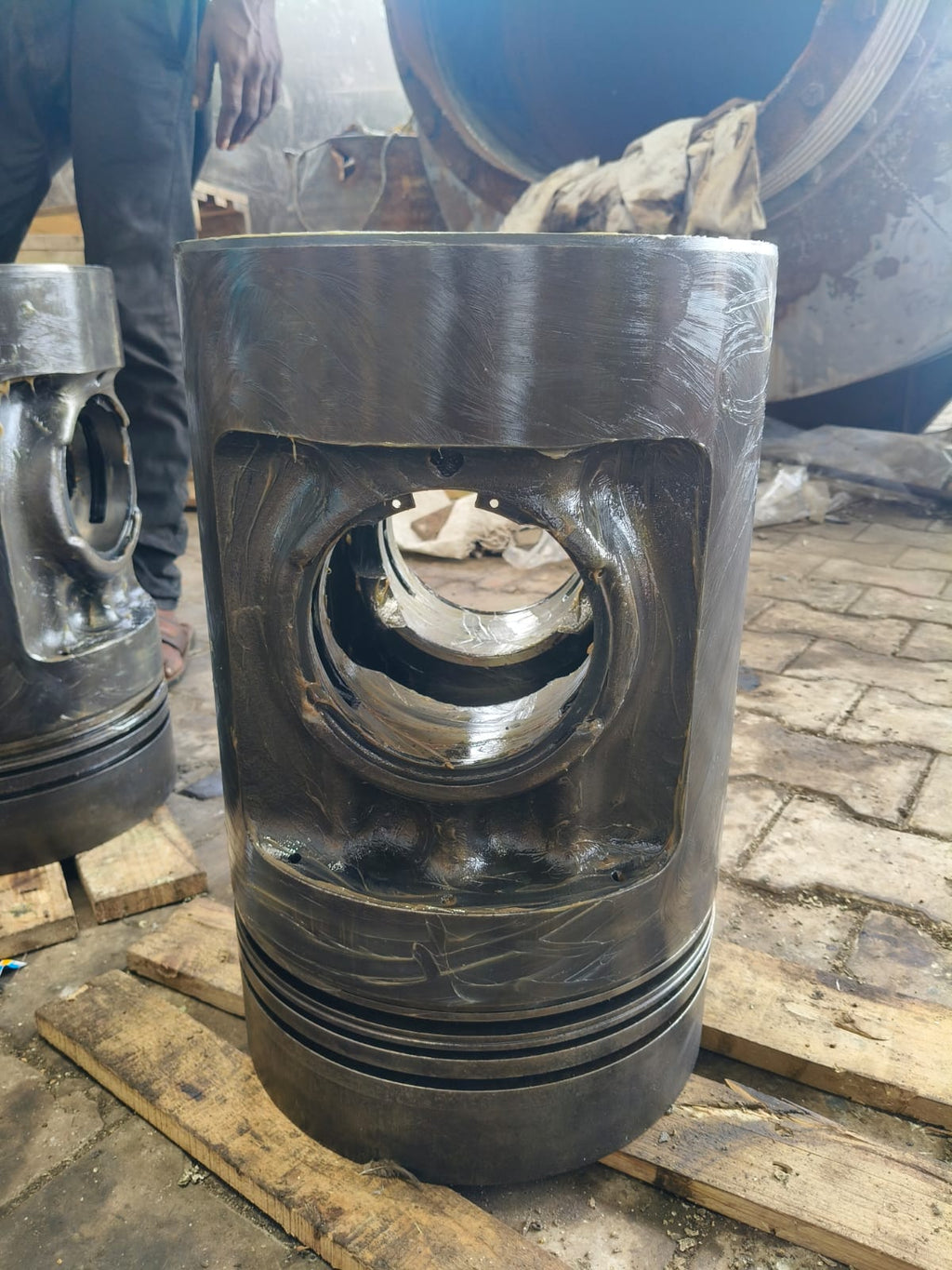 MAK M32C Pistons