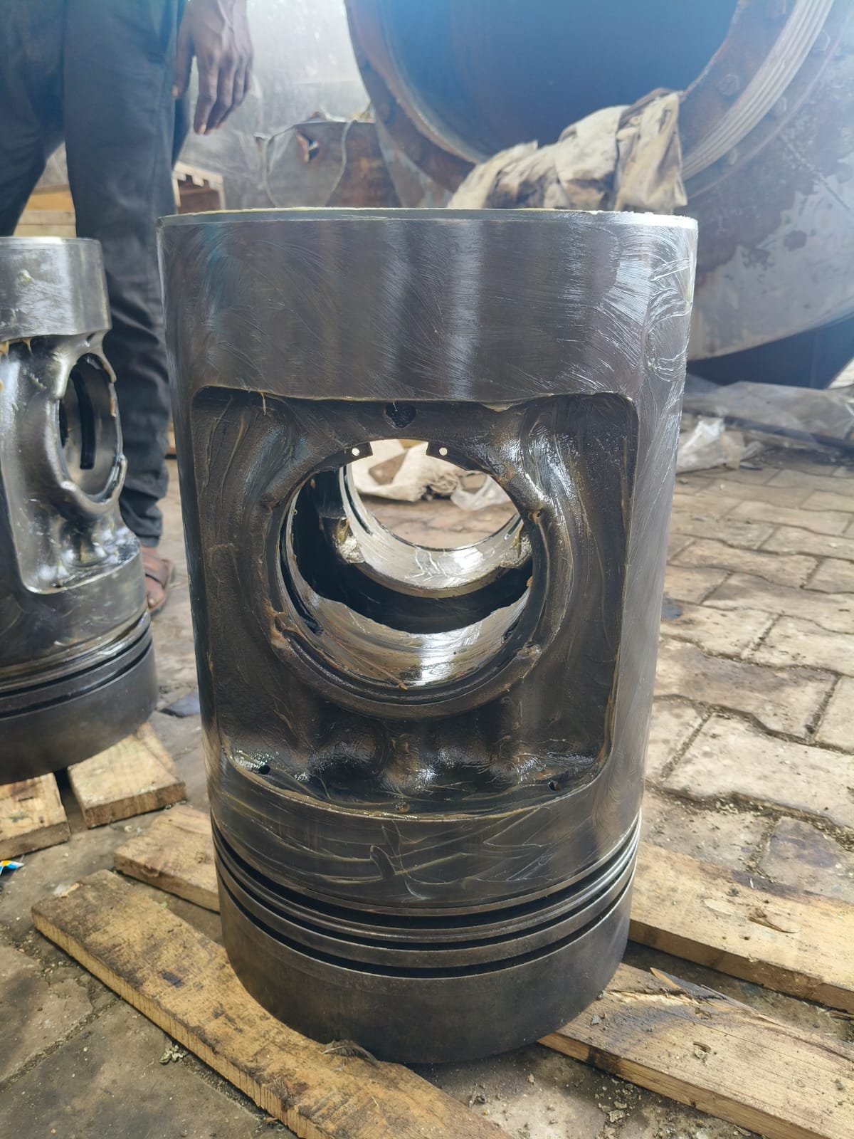MAK M32C Pistons