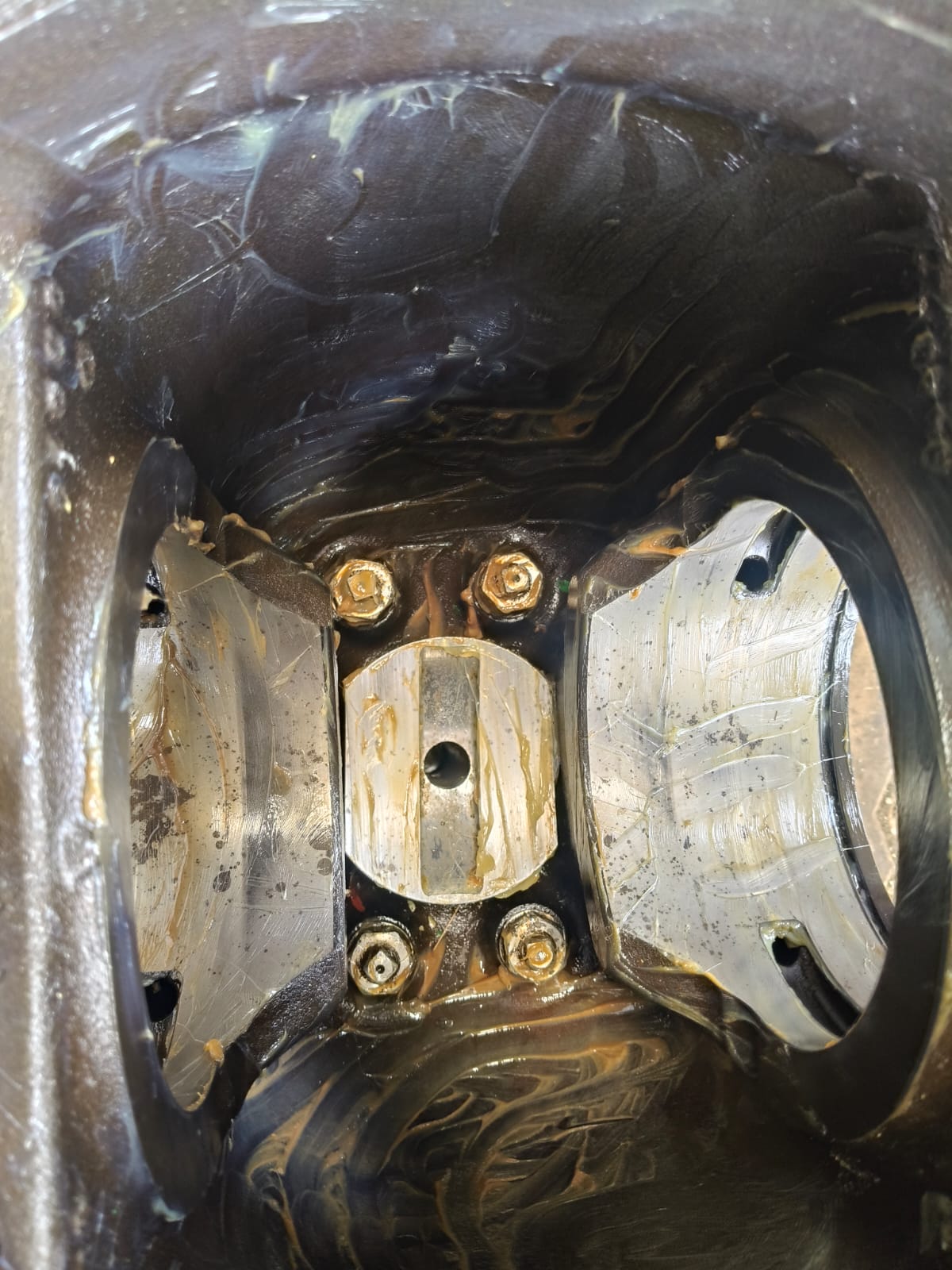 MAK M32C Pistons