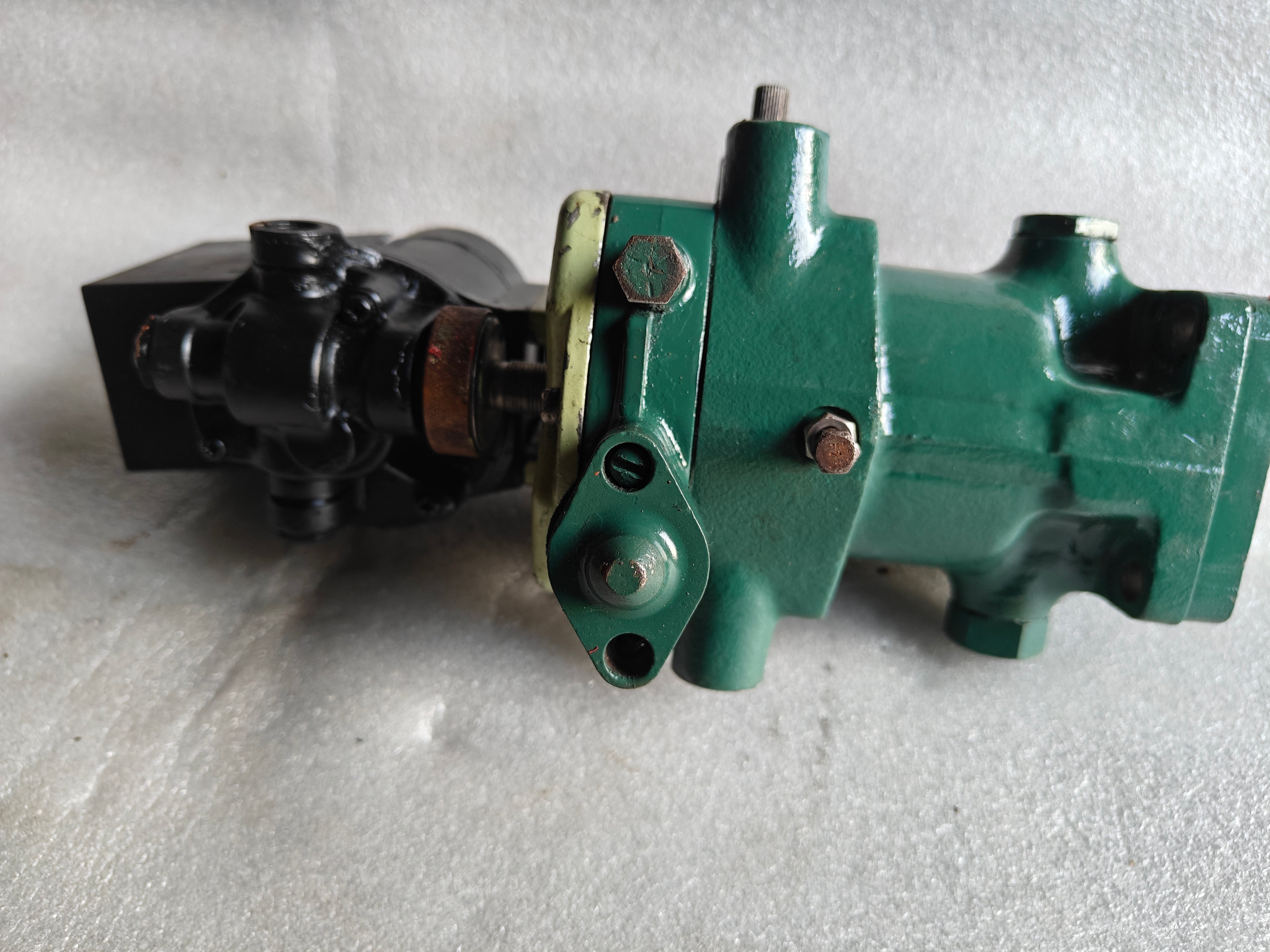 Woodward Governor Part no: 041820 Serial no: 1859031 With Motor